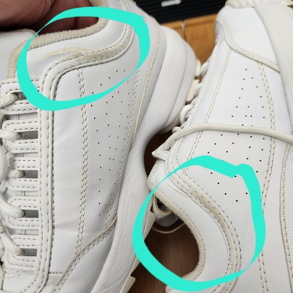 Fila Women’s Disruptor Sneaker - Picture 15 of 16